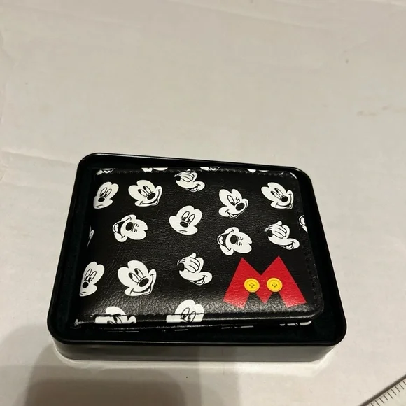 Disney Mickey Mouse Wallette black & white w/ logo & Red M unisex bi-fold new - Picture 8 of 8